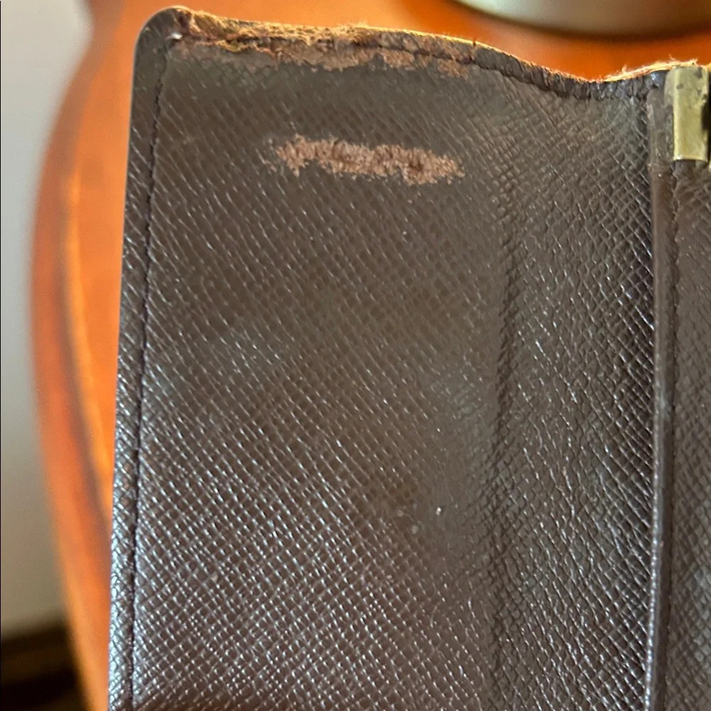 Louis Vuitton Checkered Key Holder with Gold Accent - Picture 8 of 15